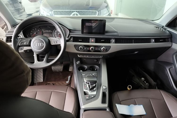 Used Audi A4L 2018 30th Anniversary Edition 40 TFSI Trendy Model Center Console