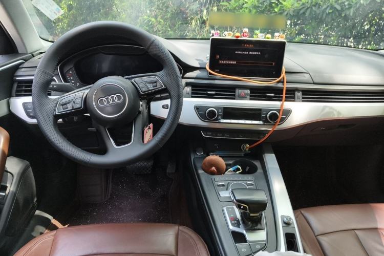 Used Audi A4L 2018 30th Anniversary Edition 40 TFSI Fashion Model Center Console