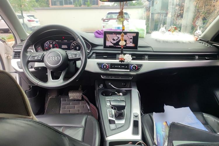 Used Audi A4L 2018 30th Anniversary Edition 40 TFSI Fashion Model Center Console