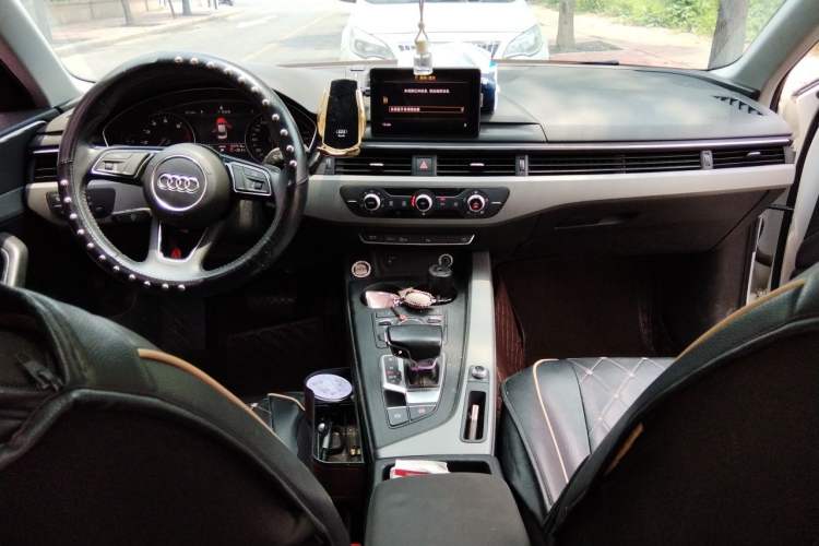 Used Audi A4L 2018 30th Anniversary Edition 40 TFSI Trendy Model Center Console