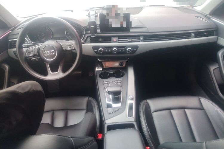 Used Audi A4L 2018 30th Anniversary Edition 30 TFSI Ambition Model Center Console