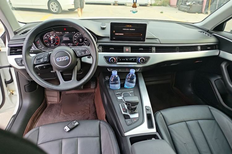 Used Audi A4L 2018 30th Anniversary Edition 40 TFSI Fashion Model Center Console