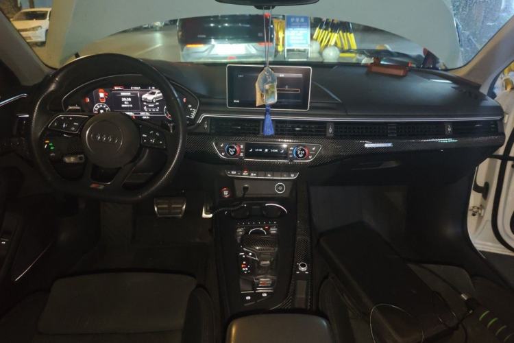 Used Audi A4L 2018 30th Anniversary Edition 45 TFSI quattro Sport model Center Console