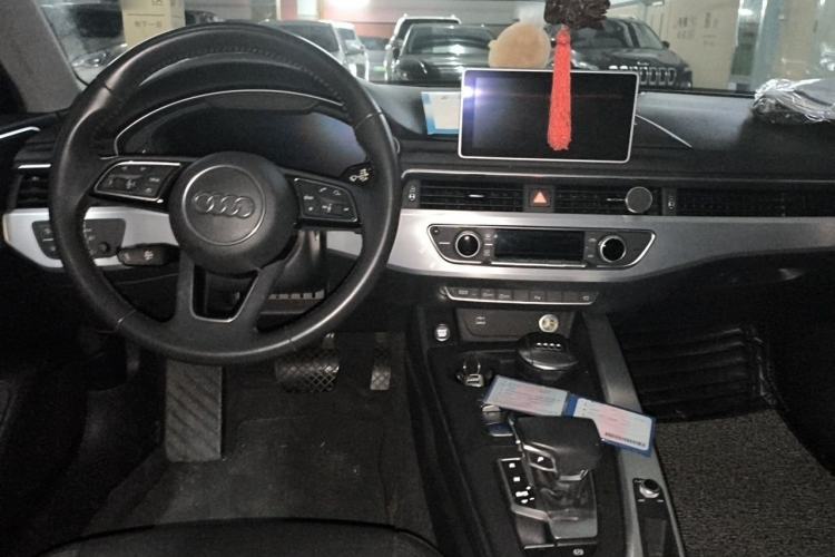 Used Audi A4L 2018 30th Anniversary Edition 40 TFSI Fashion Model Center Console