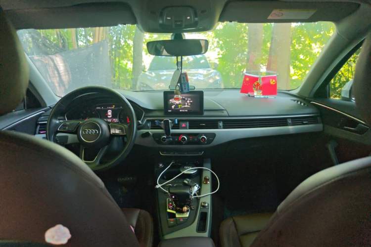 Used Audi A4L 2018 30th Anniversary Edition 40 TFSI Trendy Model Center Console