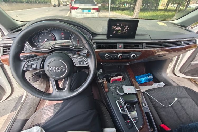 Used Audi A4L 2018 30th Anniversary Edition 40 TFSI Trendy Model Center Console