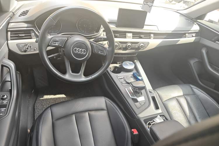 Used Audi A4L 2018 30th Anniversary Edition 40 TFSI Trendy Model Center Console