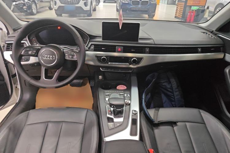 Used Audi A4L 2018 30th Anniversary Edition 40 TFSI Fashion Model Center Console