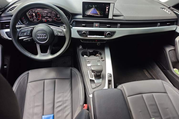 Used Audi A4L 2018 30th Anniversary Edition 40 TFSI Fashion Model Center Console