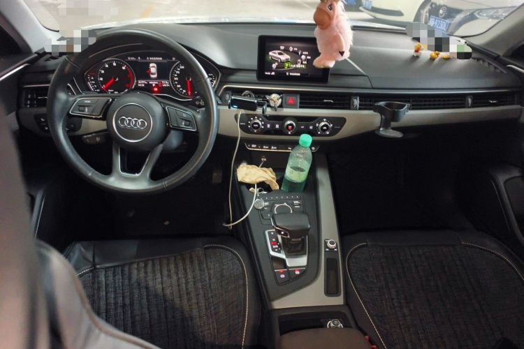 Used Audi A4L 2018 30th Anniversary Edition 40 TFSI Trendy Model Center Console