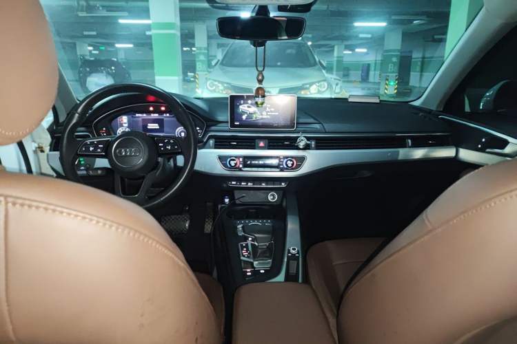 Used Audi A4L 2018 30th Anniversary Edition 40 TFSI Fashion Model Center Console