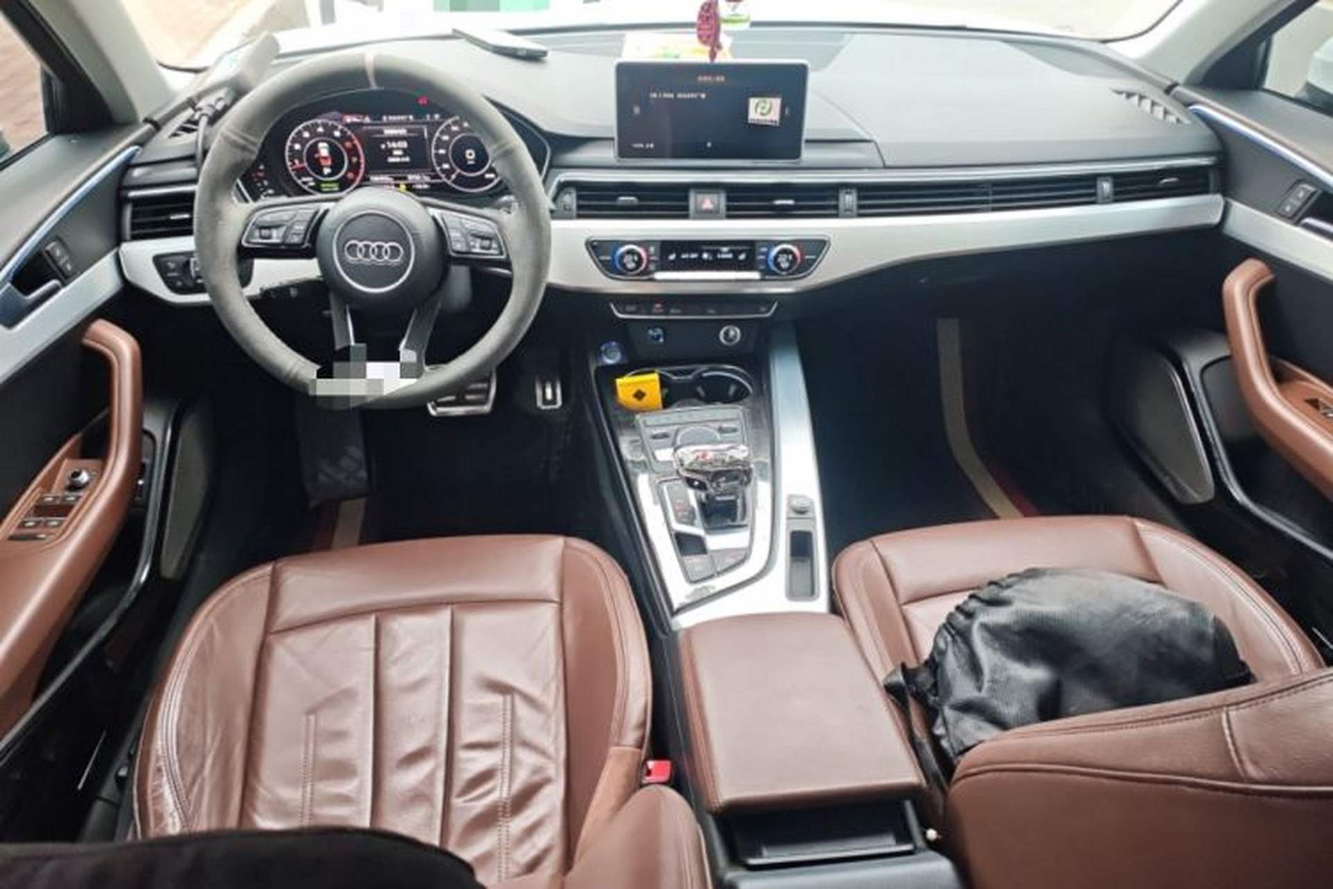 Used Audi A4L 2018 30th Anniversary Edition 40 TFSI Fashion Model Center Console