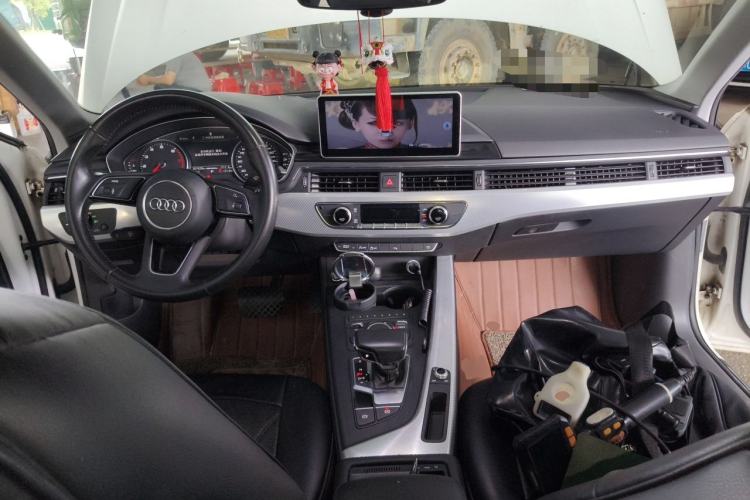 Used Audi A4L 2018 30th Anniversary Edition 40 TFSI Fashion Model Center Console