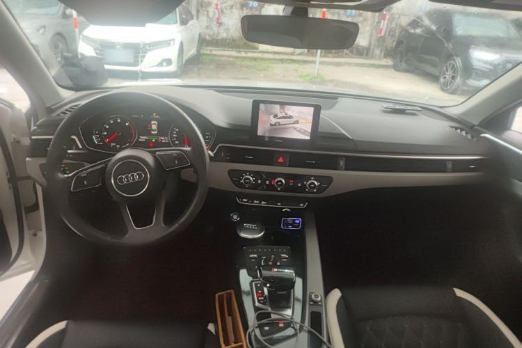 Used Audi A4L 2018 30th Anniversary Edition 40 TFSI Trendy Model Center Console