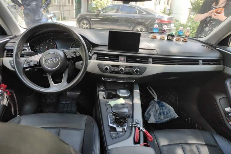 Used Audi A4L 2018 30th Anniversary Edition 40 TFSI Trendy Model Center Console
