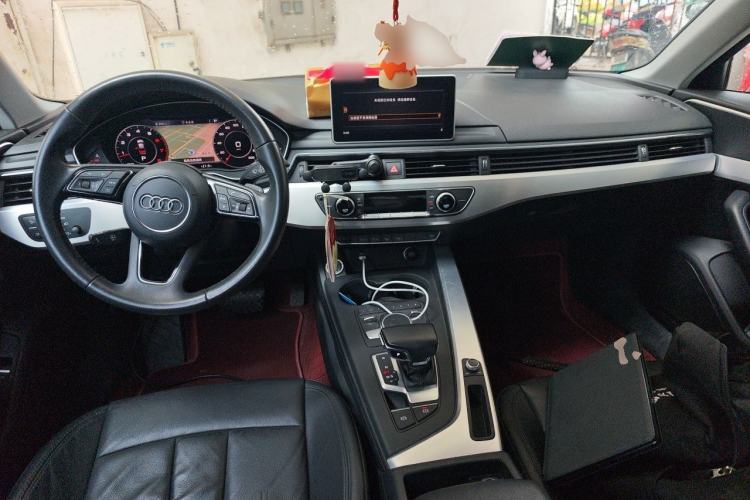 Used Audi A4L 2018 30th Anniversary Edition 40 TFSI Fashion Model Center Console
