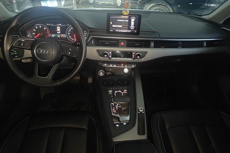 Used Audi A4L 2018 30th Anniversary Edition 40 TFSI Trendy Model Center Console