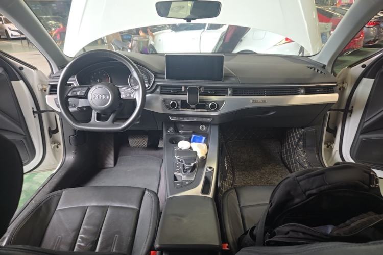 Used Audi A4L 2018 30th Anniversary Edition 45 TFSI quattro Individual Sport Edition Center Console
