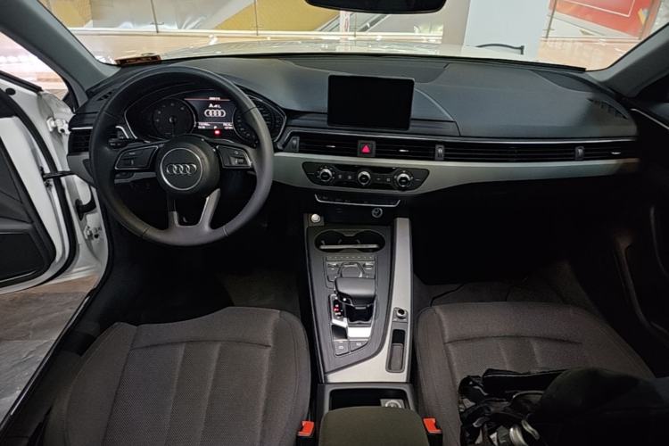 Used Audi A4L 2018 30th Anniversary Edition 40 TFSI Trendy Model Center Console