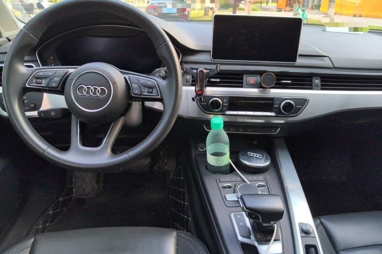 Used Audi A4L 2018 30th Anniversary Edition 40 TFSI Fashion Model Center Console