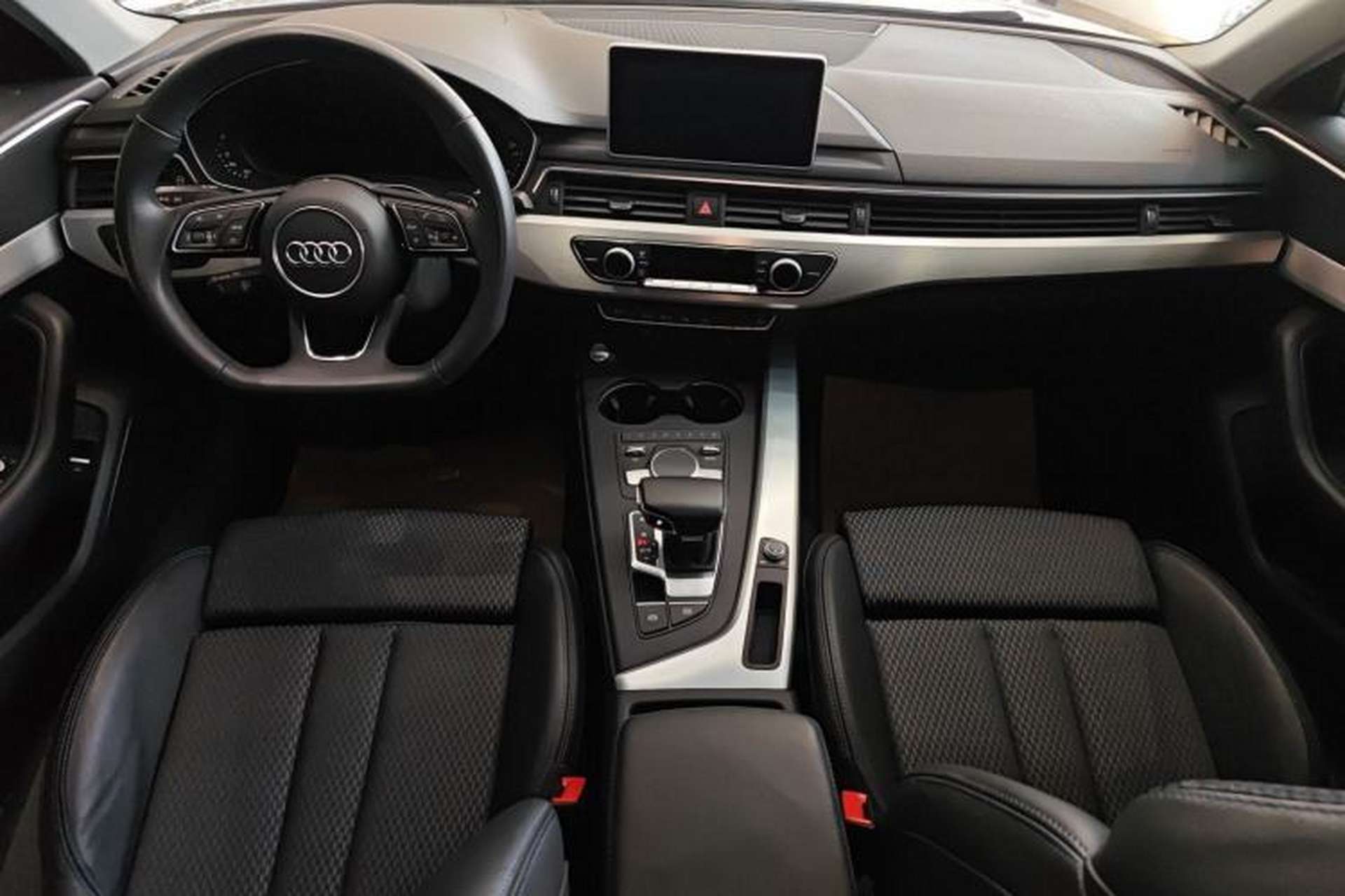 Used Audi A4L 2018 30th Anniversary Edition 40 TFSI Sport Edition Center Console