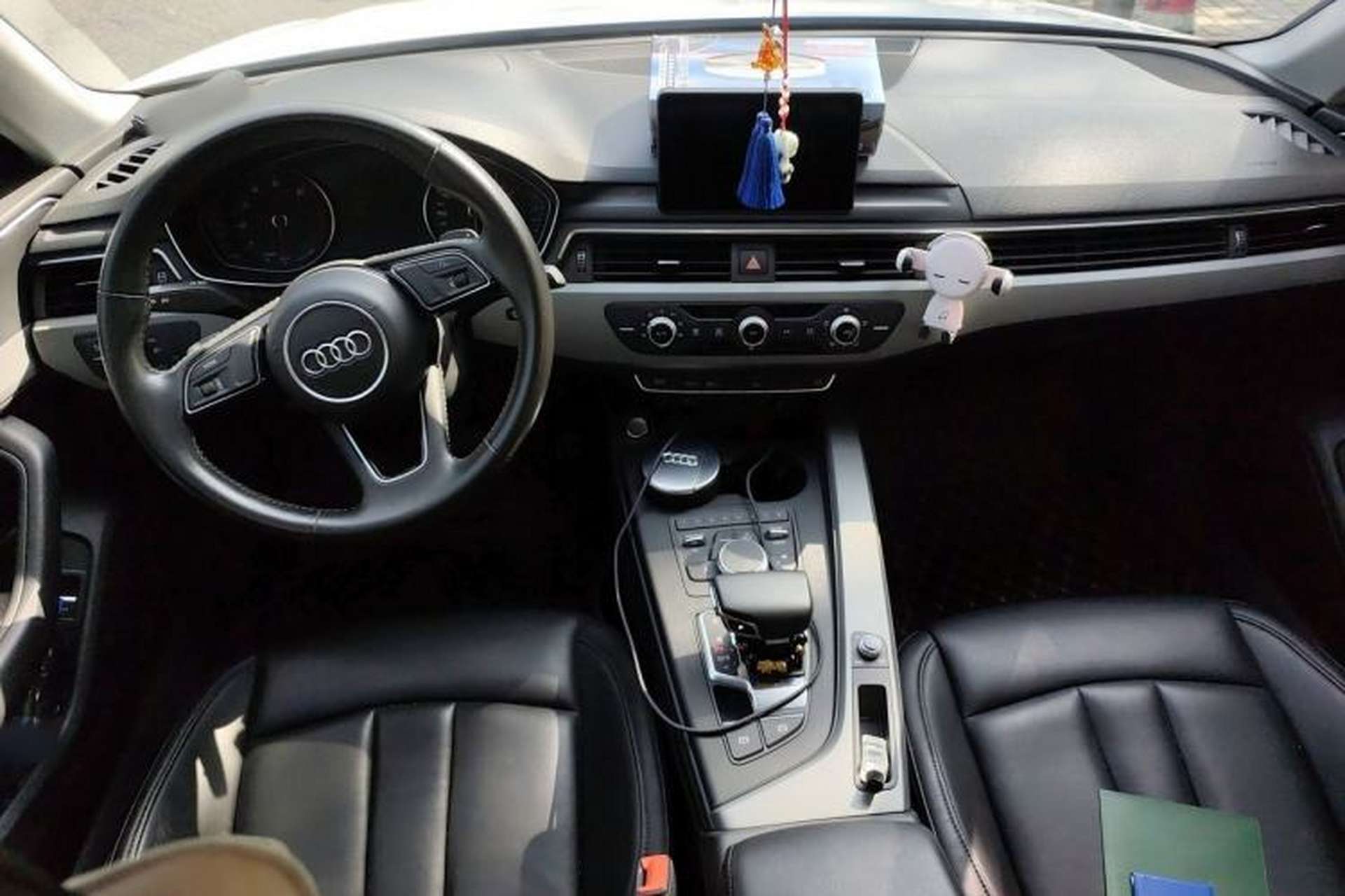 Used Audi A4L 2018 30th Anniversary Edition 40 TFSI Trendy Model Center Console