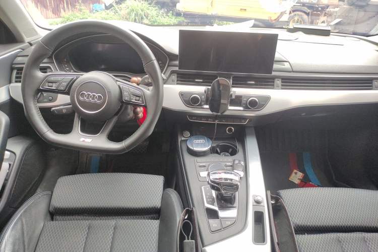 Used Audi A4L 2018 30th Anniversary Edition 40 TFSI Sport Edition Center Console