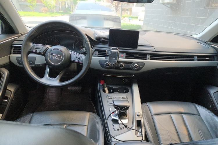 Used Audi A4L 2018 30th Anniversary Edition 40 TFSI Fashion Model Center Console