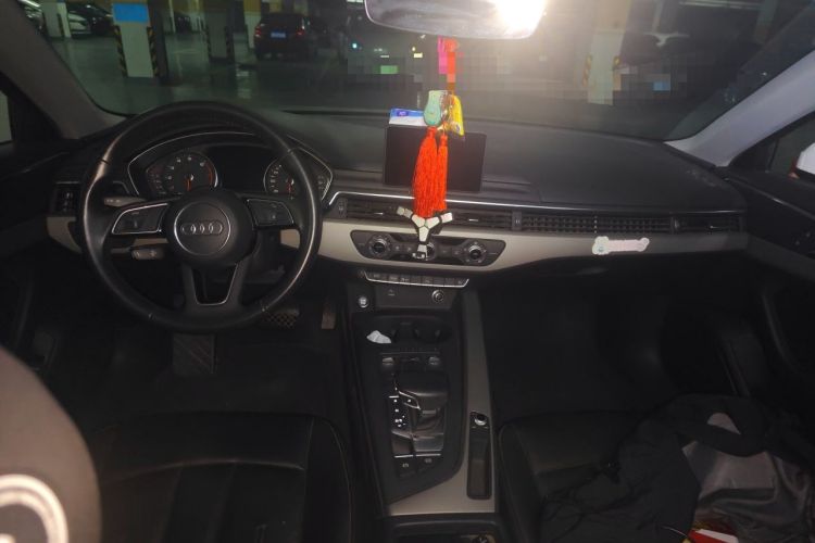 Used Audi A4L 2018 30th Anniversary Edition 40 TFSI Trendy Model Center Console