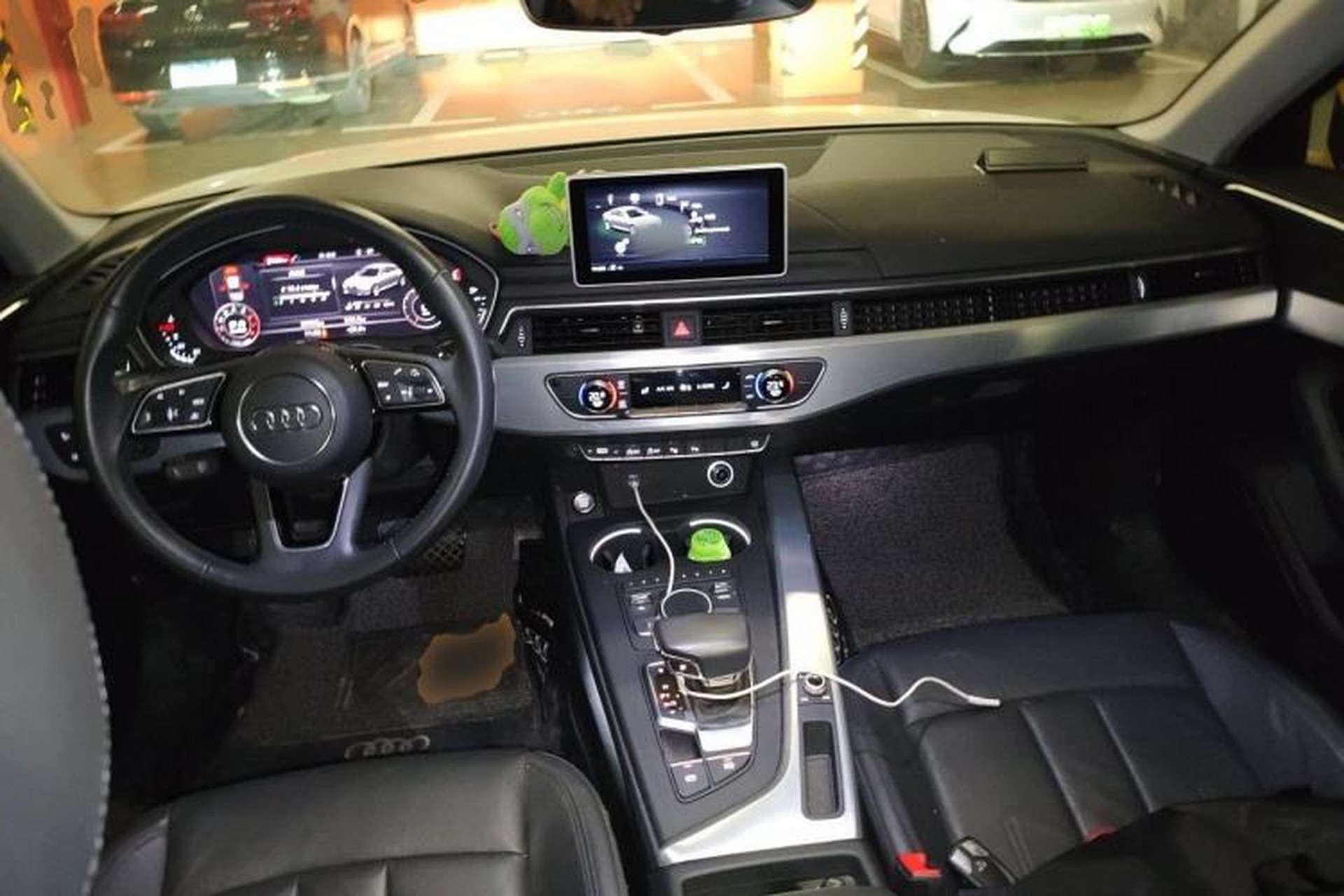 Used Audi A4L 2018 30th Anniversary Edition 40 TFSI Fashion Model Center Console