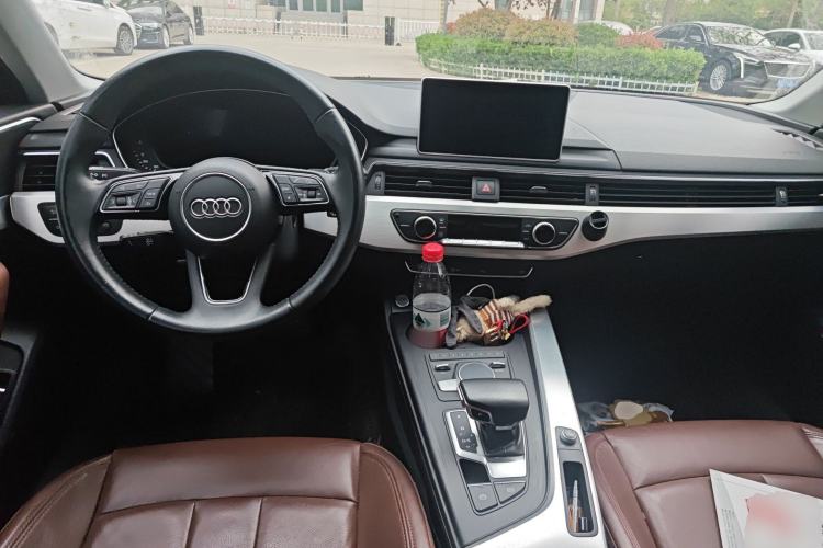 Used Audi A4L 2018 30th Anniversary Edition 40 TFSI Fashion Model Center Console