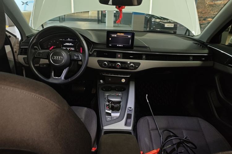 Used Audi A4L 2018 30th Anniversary Edition 40 TFSI Trendy Model Center Console