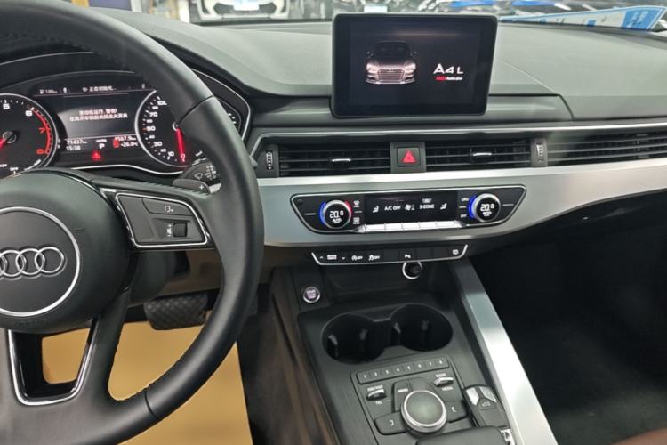 Used Audi A4L 2018 30th Anniversary Edition 40 TFSI Trendy Model Center Console