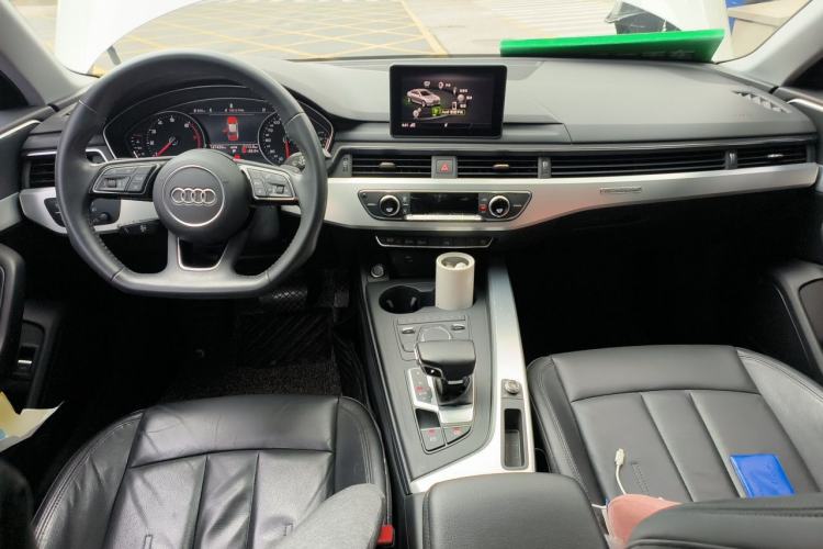 Used Audi A4L 2018 30th Anniversary Edition 45 TFSI quattro Individual Sport Edition Center Console