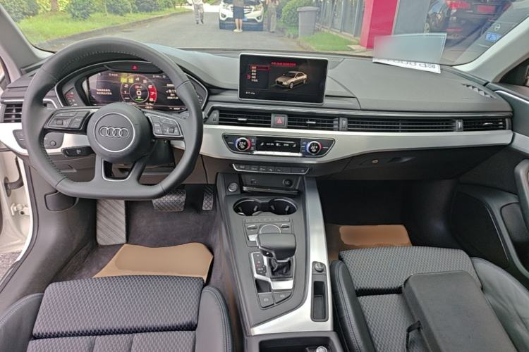 Used Audi A4L 2018 30th Anniversary Edition 40 TFSI Sport Edition Center Console