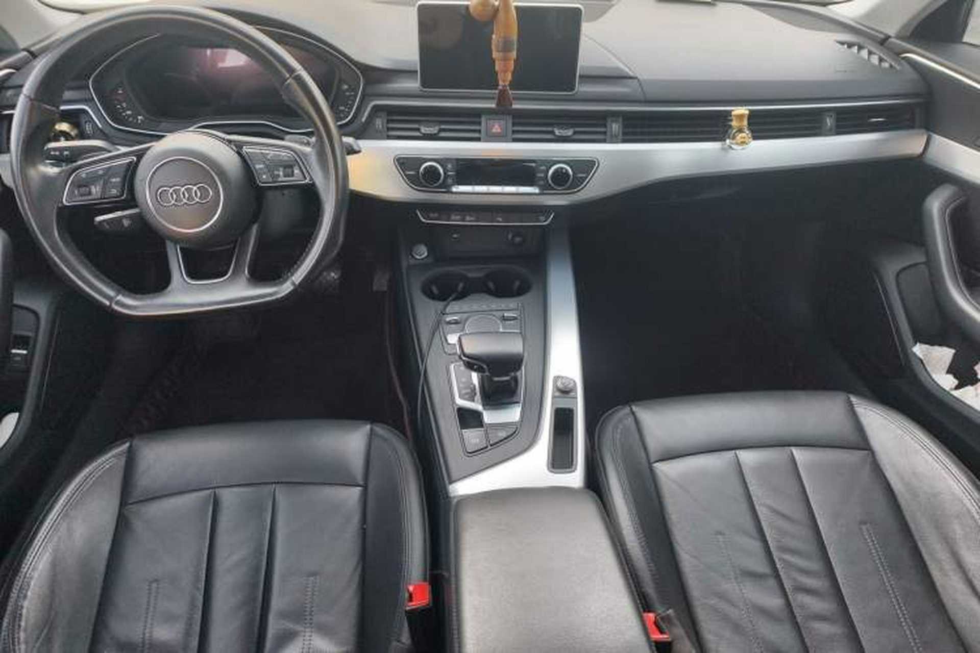 Used Audi A4L 2018 30th Anniversary Edition 40 TFSI Fashion Model Center Console