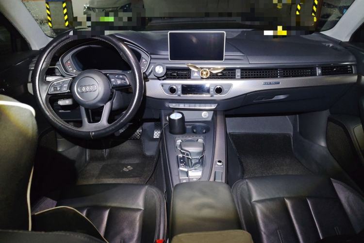 Used Audi A4L 2018 30th Anniversary Edition 40 TFSI Fashion Model Center Console