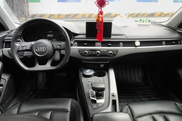 Used Audi A4L  Center Console