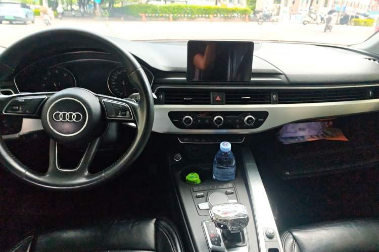 Used Audi A4L 2018 30th Anniversary Edition 40 TFSI Trendy Model Center Console