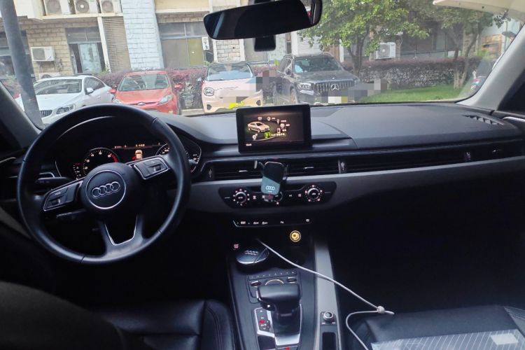 Used Audi A4L 2018 30th Anniversary Edition 40 TFSI Trendy Model Center Console