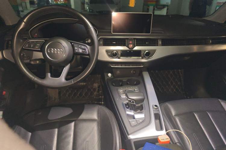Used Audi A4L 2018 30th Anniversary Edition 40 TFSI Fashion Model Center Console
