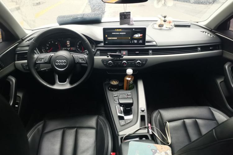 Used Audi A4L 2018 30th Anniversary Edition 40 TFSI Trendy Model Center Console