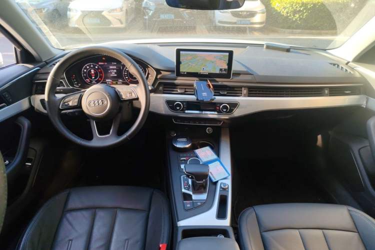 Used Audi A4L 2018 30th Anniversary Edition 40 TFSI Fashion Model Center Console