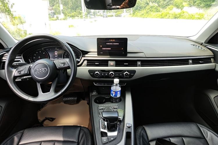 Used Audi A4L 2018 30th Anniversary Edition 40 TFSI Trendy Model Center Console