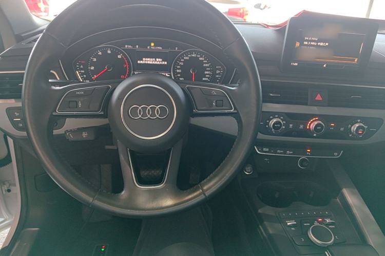 Used Audi A4L 2018 30th Anniversary Edition 40 TFSI Trendy Model Center Console