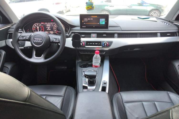 Used Audi A4L 2018 30th Anniversary Edition 40 TFSI Fashion Model Center Console