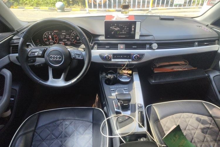 Used Audi A4L 2018 30th Anniversary Edition 40 TFSI Fashion Model Center Console