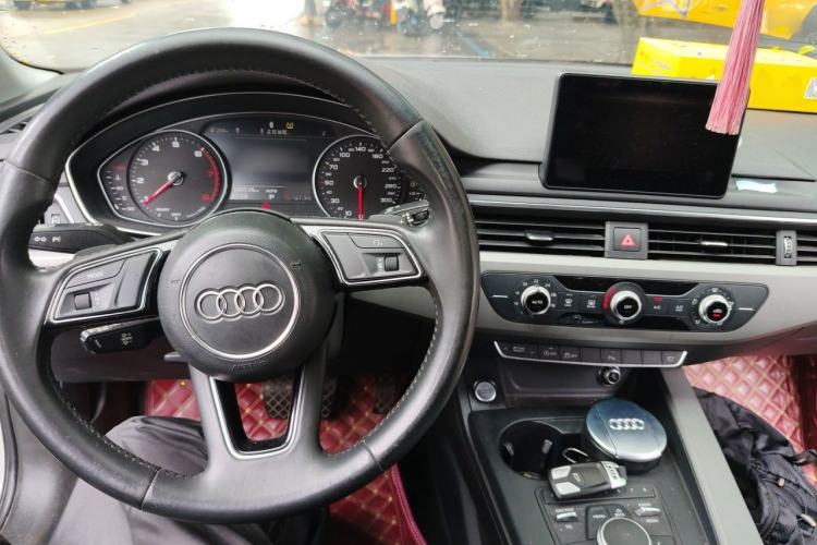 Used Audi A4L 2018 30th Anniversary Edition 40 TFSI Trendy Model Center Console
