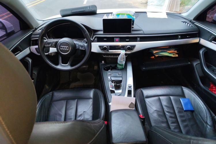 Used Audi A4L 2018 30th Anniversary Edition 40 TFSI Fashion Model Center Console