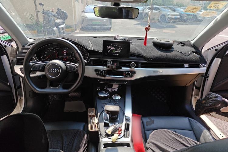 Used Audi A4L 2018 30th Anniversary Edition 45 TFSI quattro Individual Sport Edition Center Console